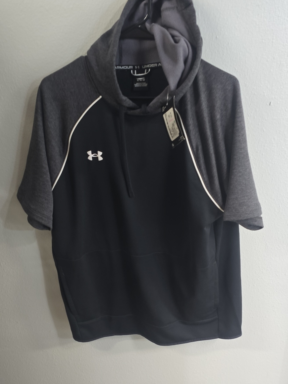 Under Armour Men’s Black & Gray Short-Sleeve Hoodie
